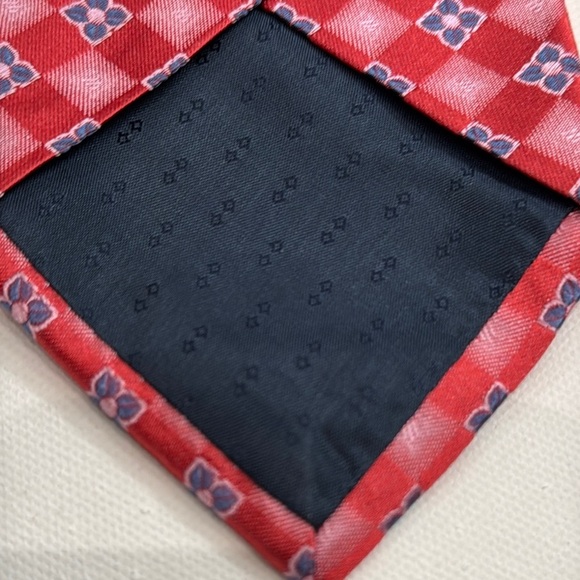 Andrew's Ties Red Geometric Patterned Men's Tie - Made in Italy - Picture 5 of 9